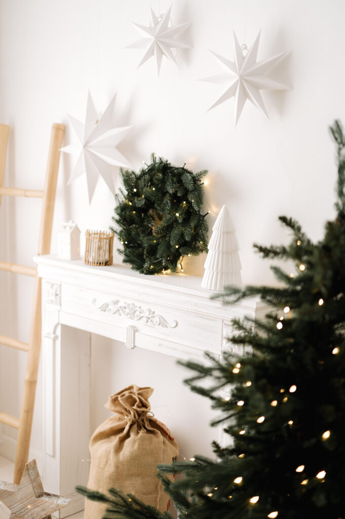 Neutral and timeless Christmas mini photoshoot in West Sussex